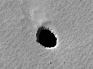 Possible lava tube entrance observed by HiRISE - Diameter 150m - Credits: NASA